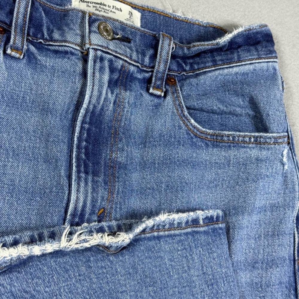 Abercrombie & Fitch 90s Relaxed High Rise Jeans Medium Wash Blue 26 Distressed